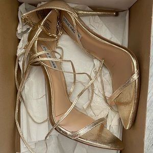 Streve madden "fizzed" sandal